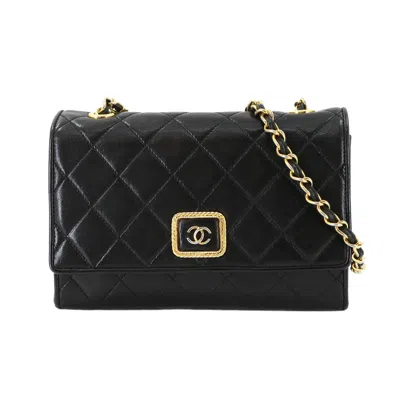 Pre-owned Chanel Leather Shoulder Bag () In Black