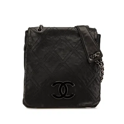 Pre-owned Chanel Leather Shoulder Bag () In Black