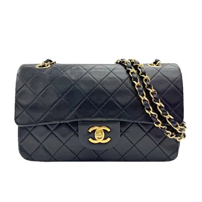 Pre-owned Chanel Leather Shoulder Bag () In Black