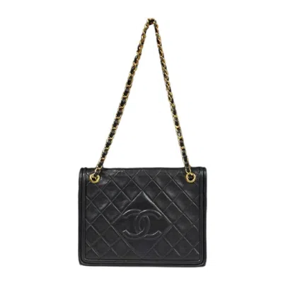 Pre-owned Chanel Leather Shoulder Bag () In Black