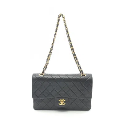 Pre-owned Chanel Leather Shoulder Bag () In Black