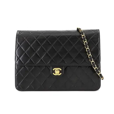 Pre-owned Chanel Leather Shoulder Bag () In Black