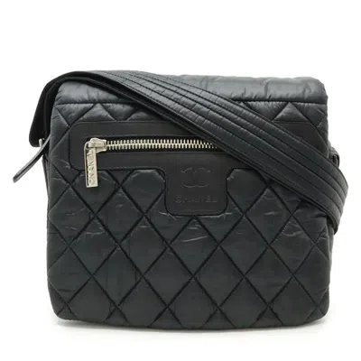 Pre-owned Chanel Leather Shoulder Bag () In Black