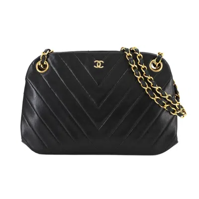 Pre-owned Chanel Leather Shoulder Bag () In Black