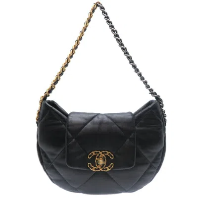 Pre-owned Chanel Leather Shoulder Bag () In Black