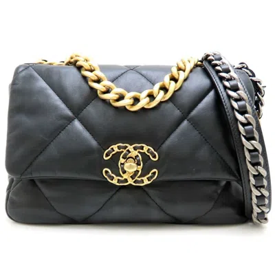Pre-owned Chanel Leather Shoulder Bag () In Black