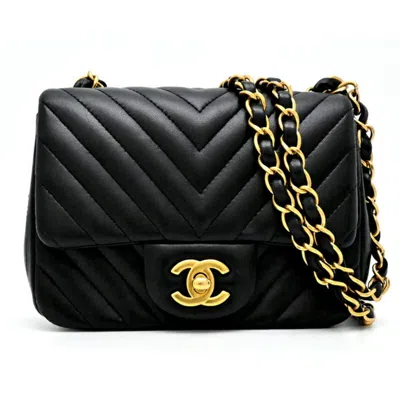 Pre-owned Chanel Leather Shoulder Bag () In Black