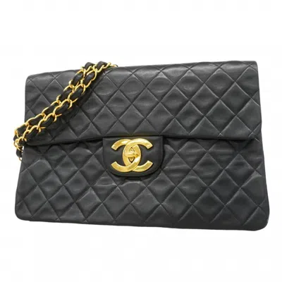 Pre-owned Chanel Leather Shoulder Bag () In Black