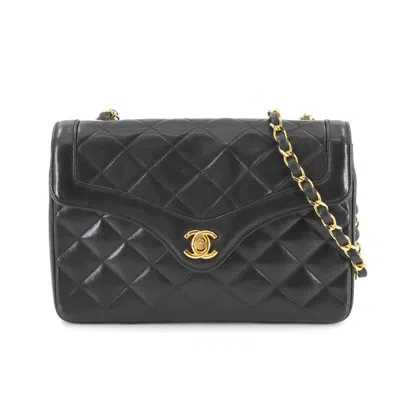 Pre-owned Chanel Leather Shoulder Bag () In Black