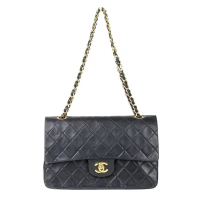 Pre-owned Chanel Leather Shoulder Bag () In Black