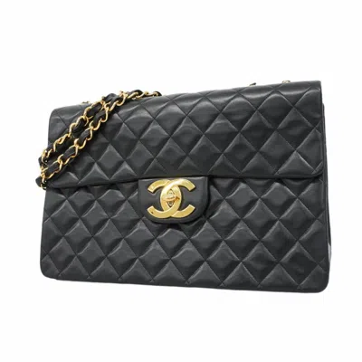 Pre-owned Chanel Leather Shoulder Bag () In Black