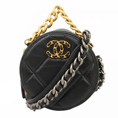 Pre-owned Chanel Leather Shoulder Bag () In Black