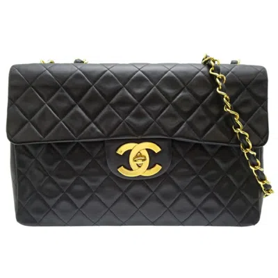 Pre-owned Chanel Leather Shoulder Bag () In Black