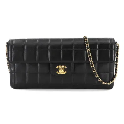 Pre-owned Chanel Leather Shoulder Bag () In Black