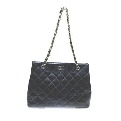 Pre-owned Chanel Leather Shoulder Bag () In Black
