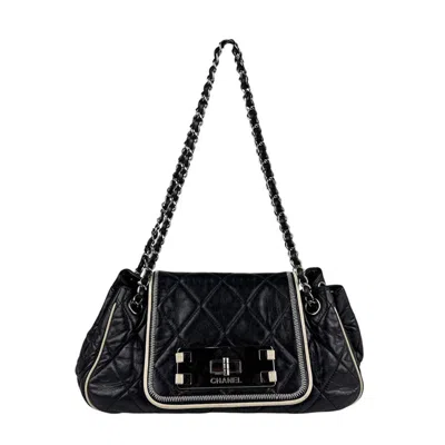 Pre-owned Chanel Leather Shoulder Bag () In Black