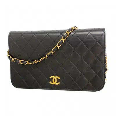 Pre-owned Chanel Leather Shoulder Bag () In Black