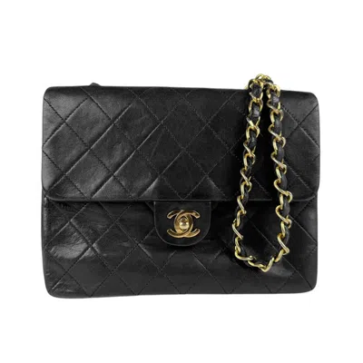 Pre-owned Chanel Leather Shoulder Bag () In Black