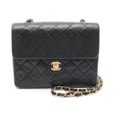 Pre-owned Chanel Leather Shoulder Bag () In Black