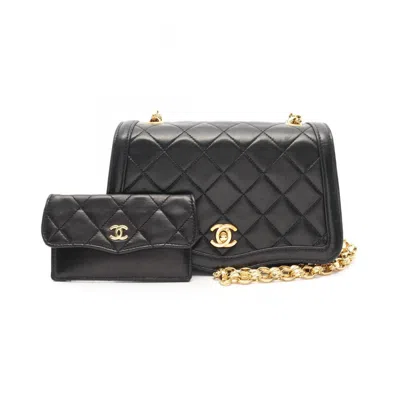 Pre-owned Chanel Leather Shoulder Bag () In Black