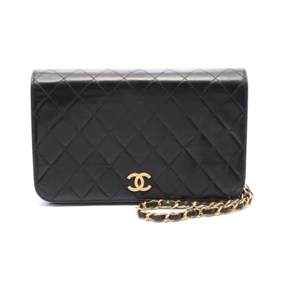 Pre-owned Chanel Leather Shoulder Bag () In Black