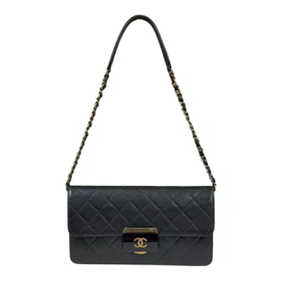 Pre-owned Chanel Leather Shoulder Bag () In Black