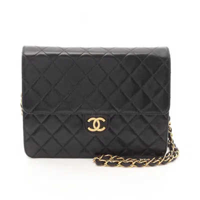 Pre-owned Chanel Leather Shoulder Bag () In Black