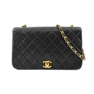 Pre-owned Chanel Leather Shoulder Bag () In Black