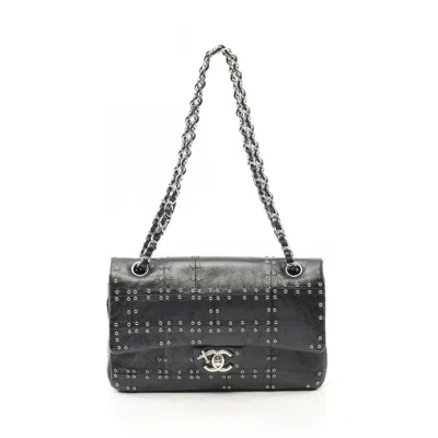 Pre-owned Chanel Leather Shoulder Bag () In Black