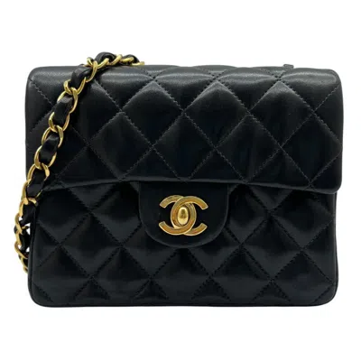 Pre-owned Chanel Leather Shoulder Bag () In Black