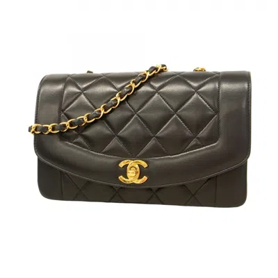 Pre-owned Chanel Leather Shoulder Bag () In Black