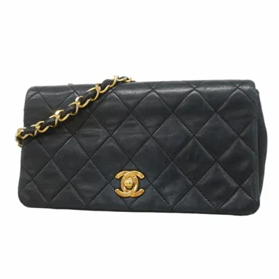 Pre-owned Chanel Leather Shoulder Bag () In Black