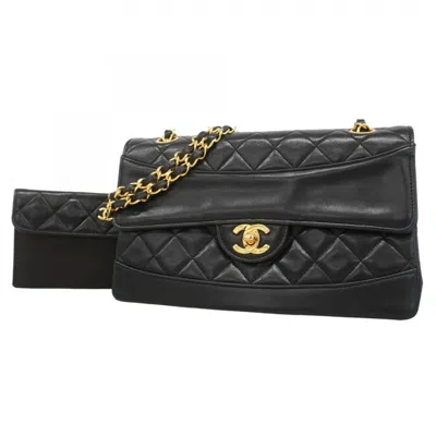 Pre-owned Chanel Leather Shoulder Bag () In Black
