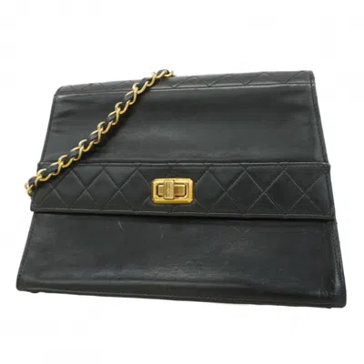 Pre-owned Chanel Leather Shoulder Bag () In Black