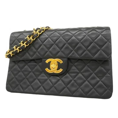 Pre-owned Chanel Leather Shoulder Bag () In Black