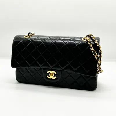 Pre-owned Chanel Leather Shoulder Bag () In Black