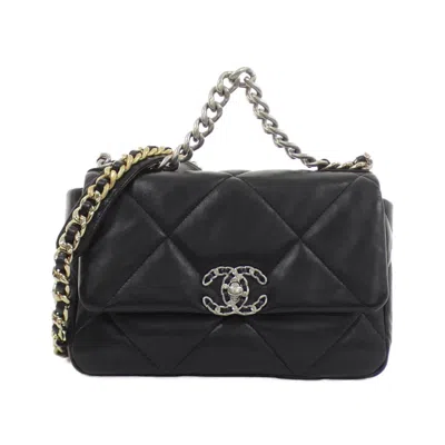 Pre-owned Chanel Leather Shoulder Bag () In Black