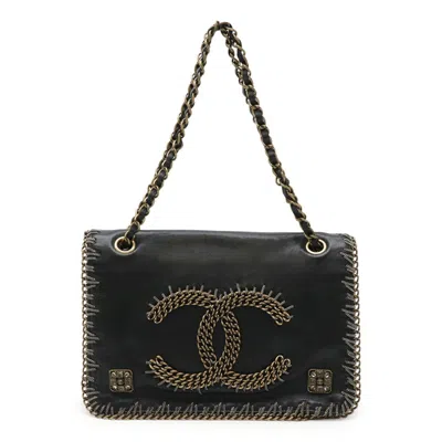Pre-owned Chanel Leather Shoulder Bag () In Black