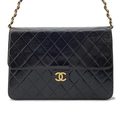 Pre-owned Chanel Leather Shoulder Bag () In Black