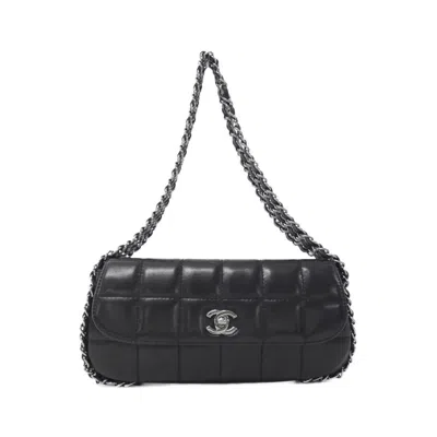 Pre-owned Chanel Leather Shoulder Bag () In Black