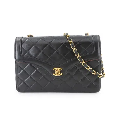 Pre-owned Chanel Leather Shoulder Bag () In Black
