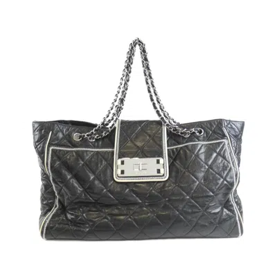 Pre-owned Chanel Leather Shoulder Bag () In Black