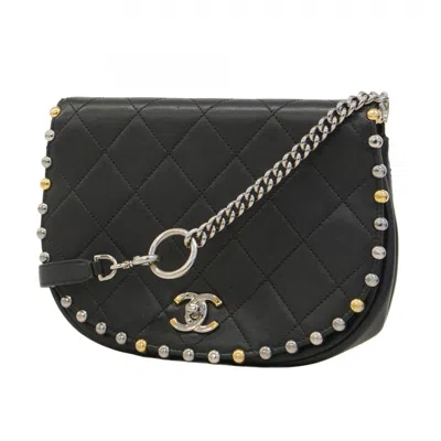 Pre-owned Chanel Leather Shoulder Bag () In Black