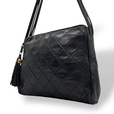 Pre-owned Chanel Leather Shoulder Bag () In Black