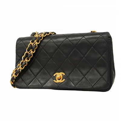 Pre-owned Chanel Leather Shoulder Bag () In Black