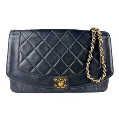 Pre-owned Chanel Leather Shoulder Bag () In Black