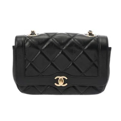 Pre-owned Chanel Leather Shoulder Bag () In Black