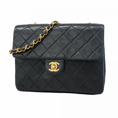 Pre-owned Chanel Leather Shoulder Bag () In Black