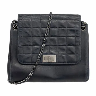 Pre-owned Chanel Leather Shoulder Bag () In Black