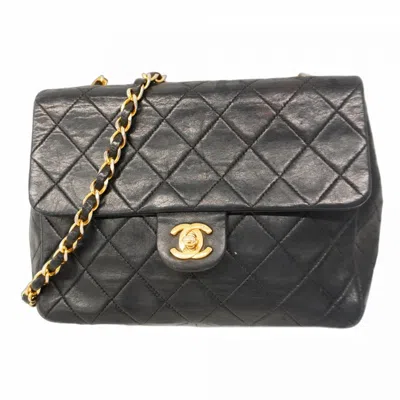 Pre-owned Chanel Leather Shoulder Bag () In Black